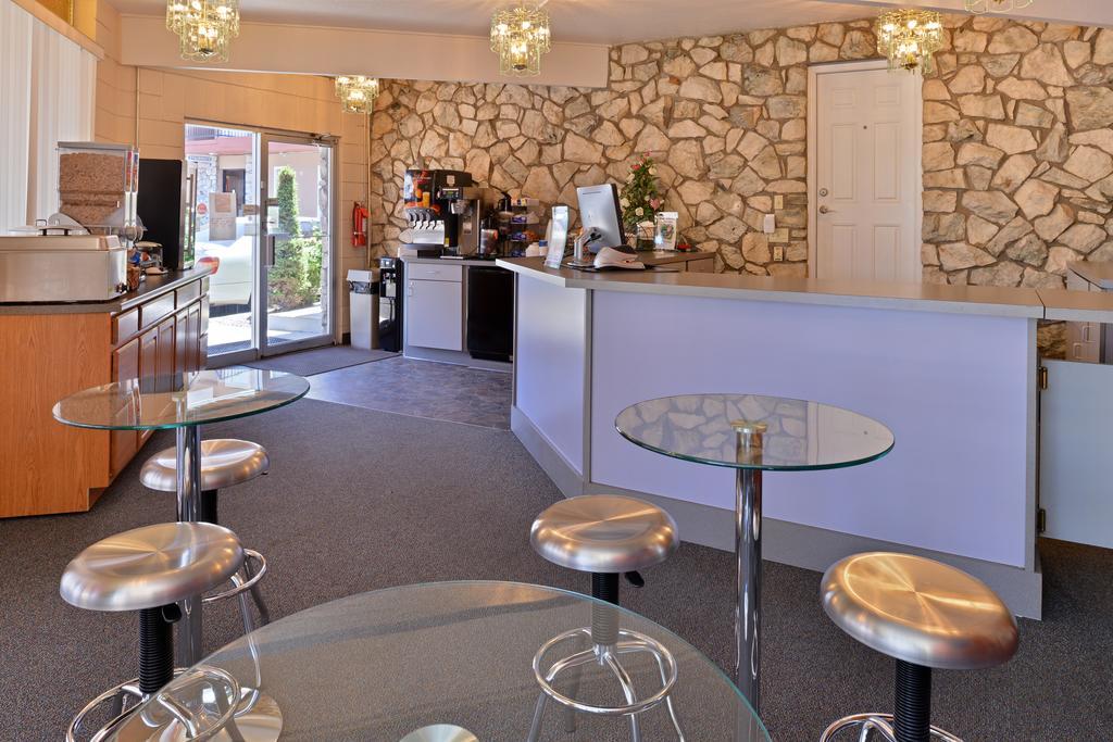 Maverick - Modern Renovated Motel